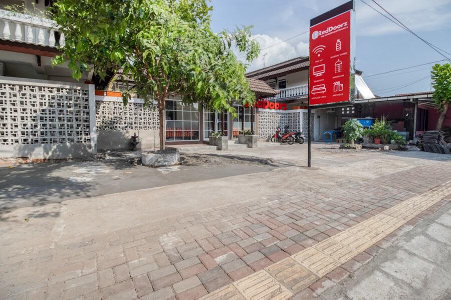 Hotel RedDoorz near Malioboro Tugu Station Jogja Jogyakarta Zewnętrze zdjęcie