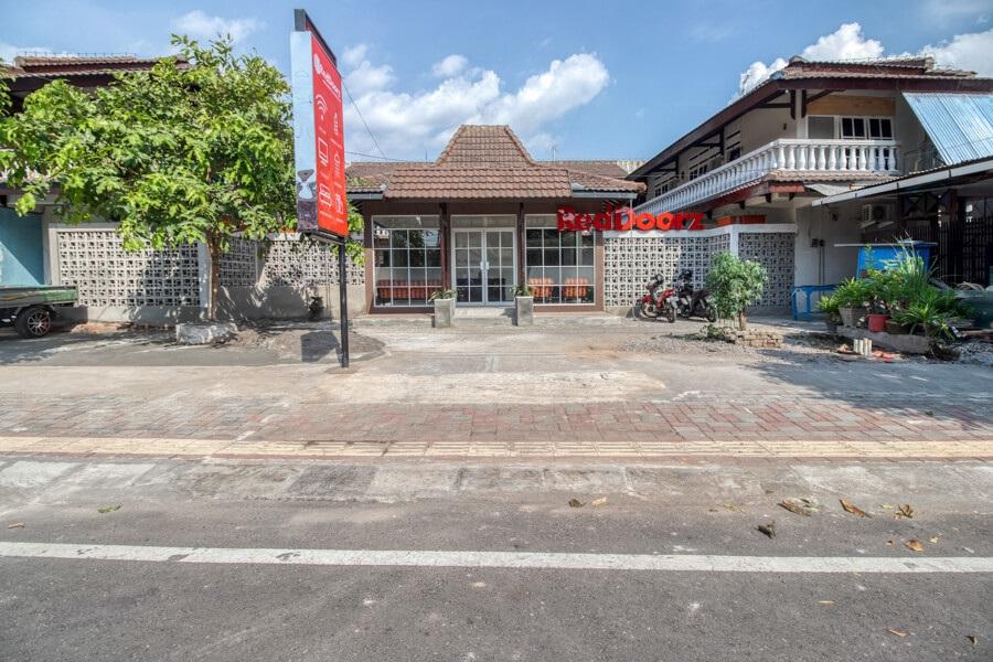 Hotel RedDoorz near Malioboro Tugu Station Jogja Jogyakarta Zewnętrze zdjęcie