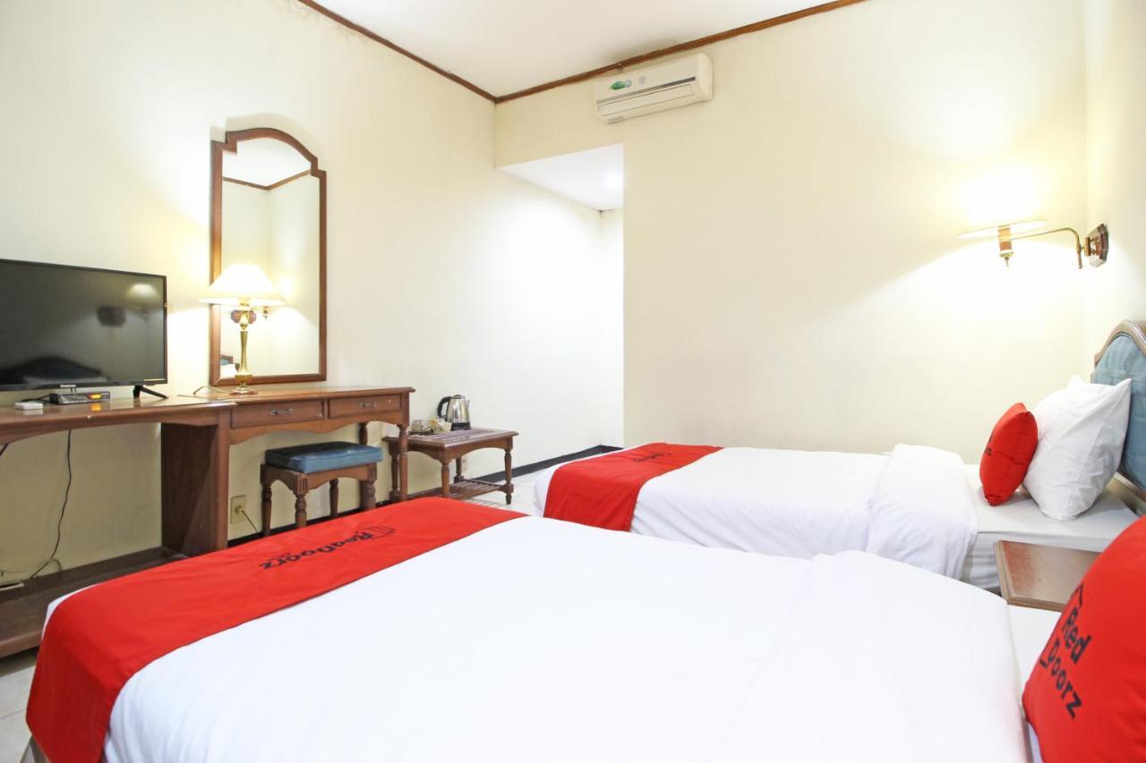 Hotel RedDoorz near Malioboro Tugu Station Jogja Jogyakarta Zewnętrze zdjęcie